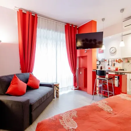 Rosso A Milano, Vicino Allo Ieo