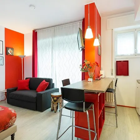 Rosso A Milano, Tranquillo, Vicino Allo Ieo Appartamento Milano